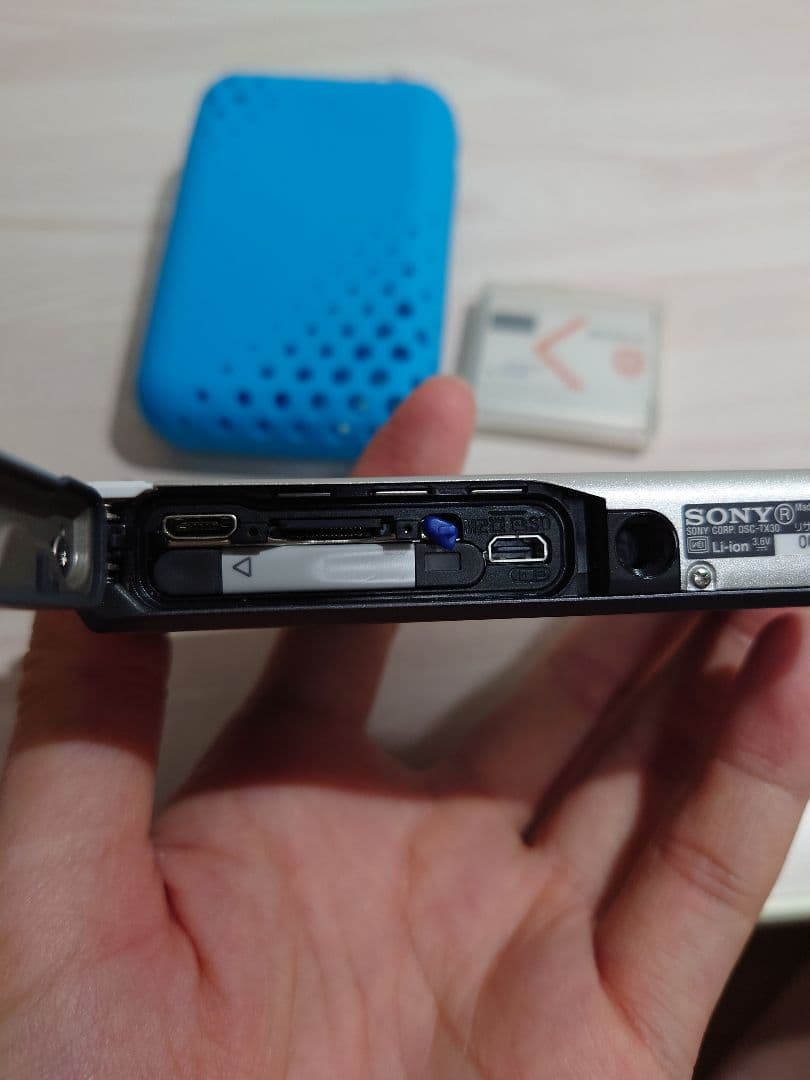 【SONY】cyber-shot DSC-TX30:純正ケース・予備バッテリー付