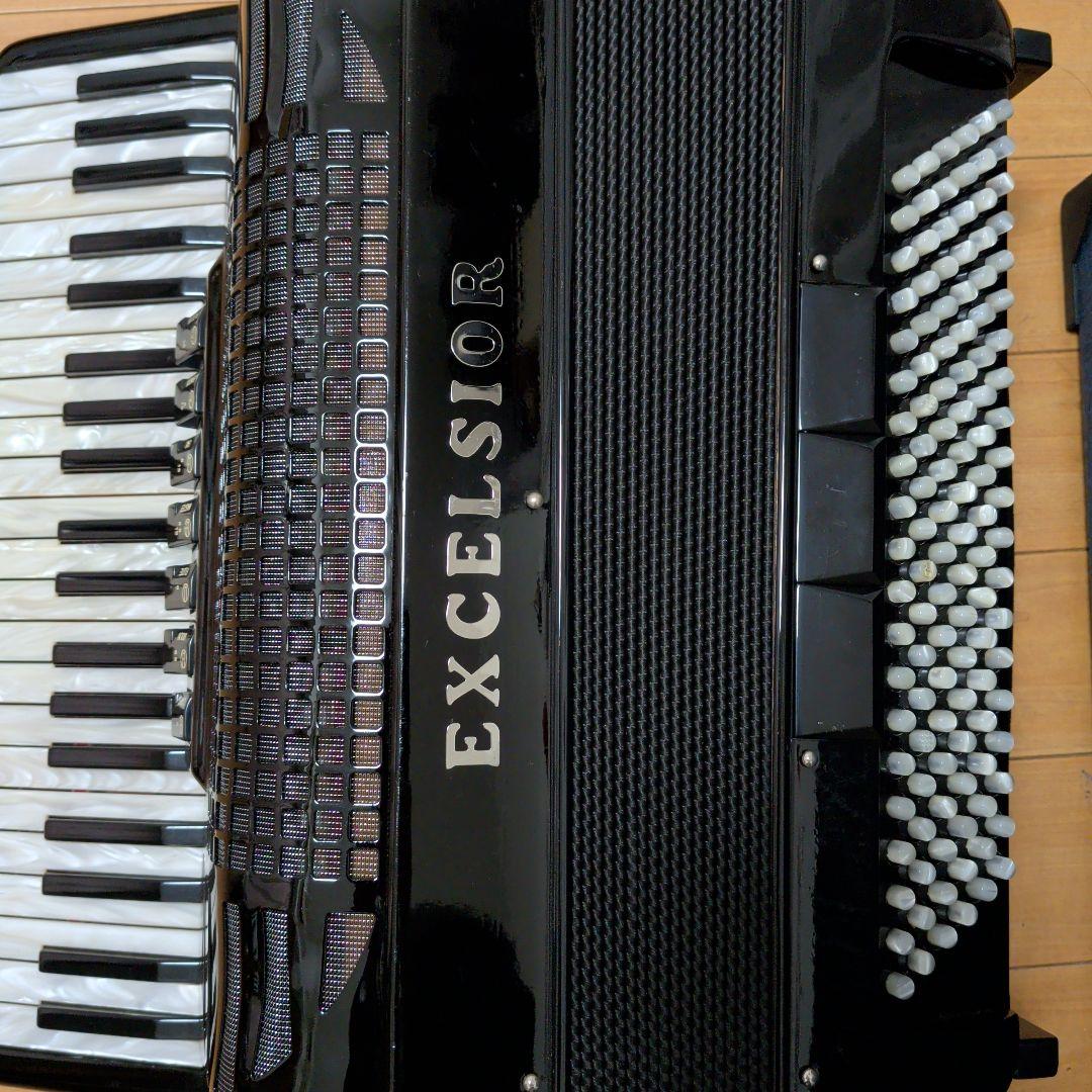 極美品EXCELSIOR308最新型モデル、中型アコーディオン