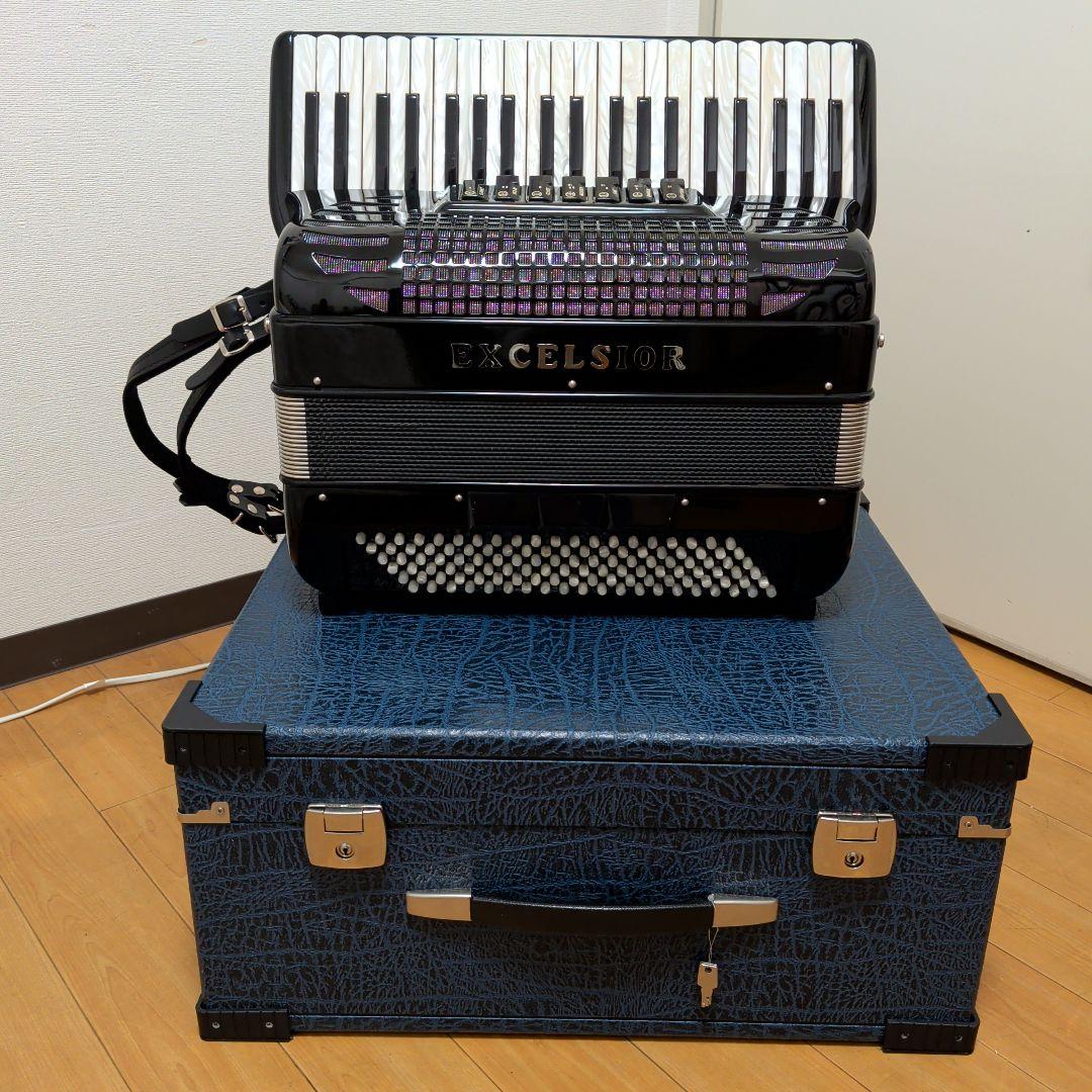 極美品EXCELSIOR308最新型モデル、中型アコーディオン