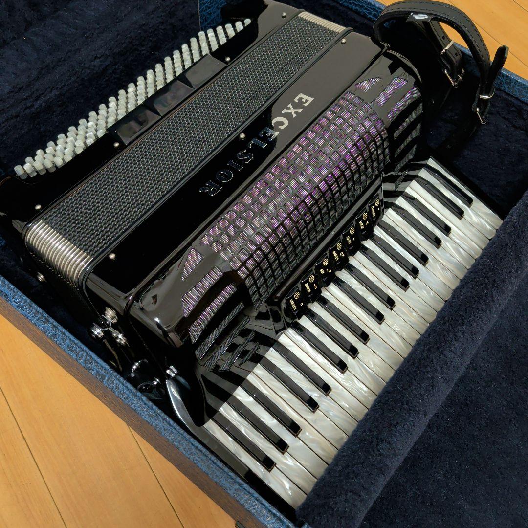 極美品EXCELSIOR308最新型モデル、中型アコーディオン