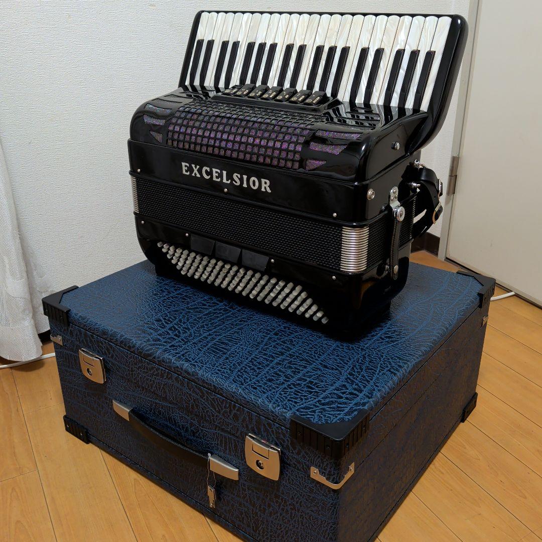 極美品EXCELSIOR308最新型モデル、中型アコーディオン