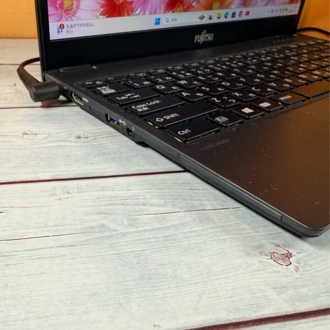 売れてます❣️薄型軽量ノートパソコン❣️メモリ8GB☘️SSD☘️Windows11