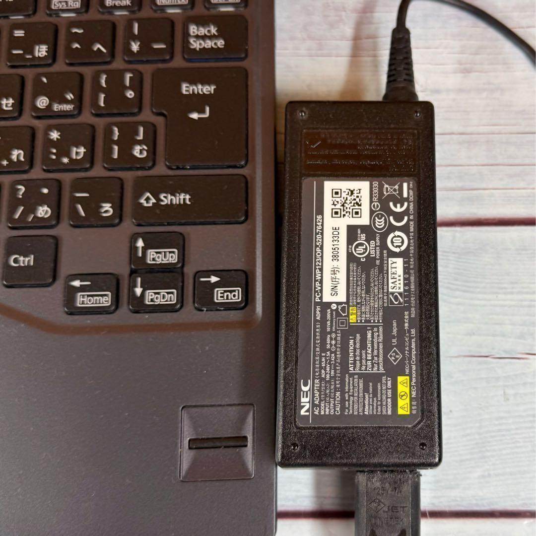 売れてます❣️薄型軽量ノートパソコン❣️メモリ8GB☘️SSD☘️Windows11