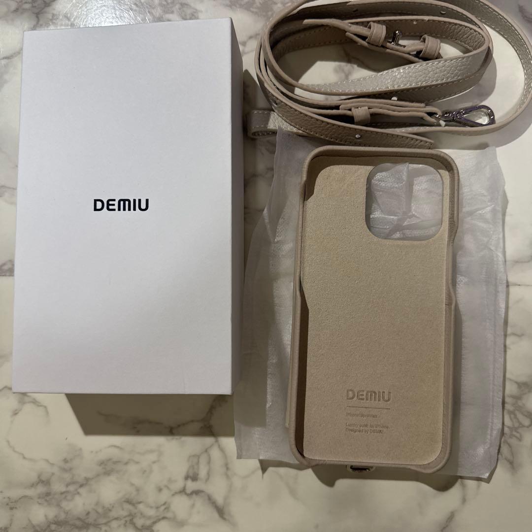 DEMIIU iPhone pro max15用ケース ベージュ ストラップ付き