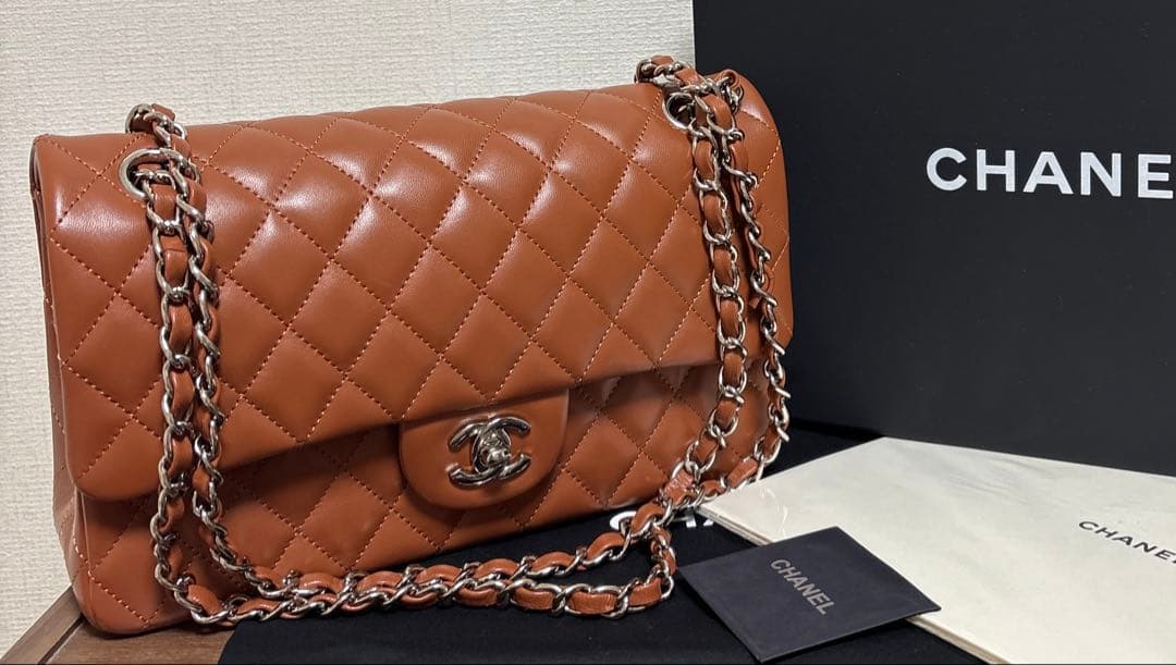 CHANEL ノベルティ　チェーンバッグ ラムスキン本革