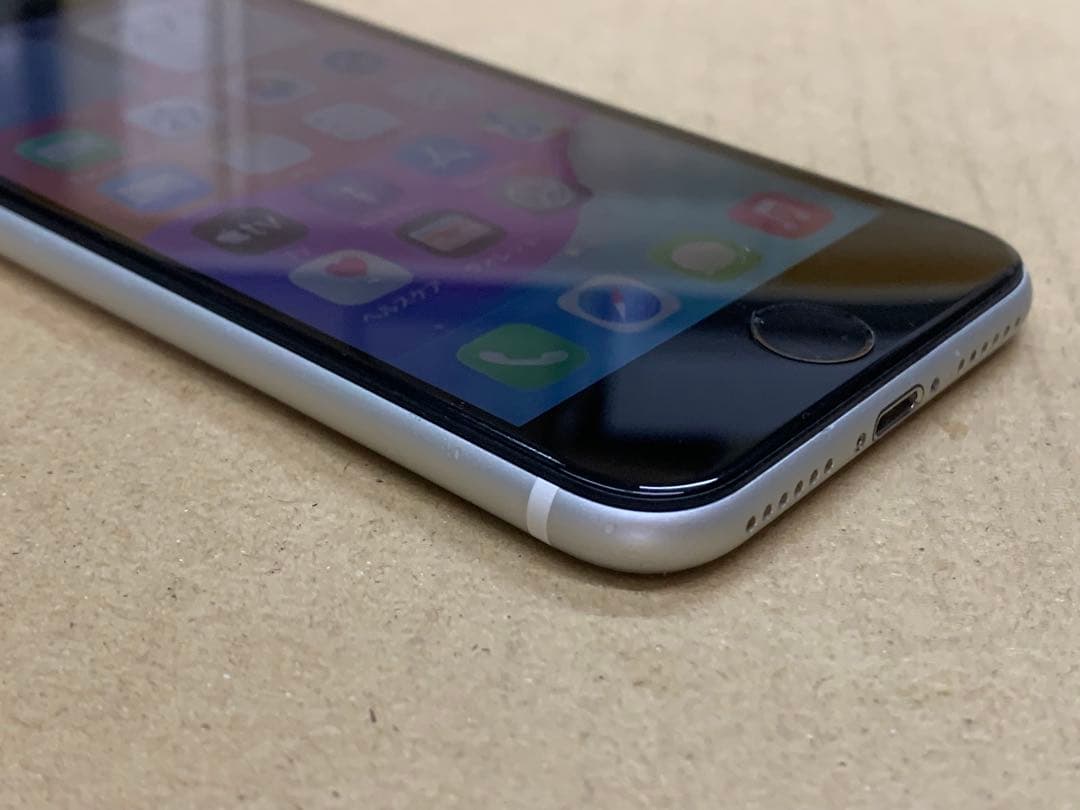 Apple iPhone SE (第2世代) ホワイト ケース付き