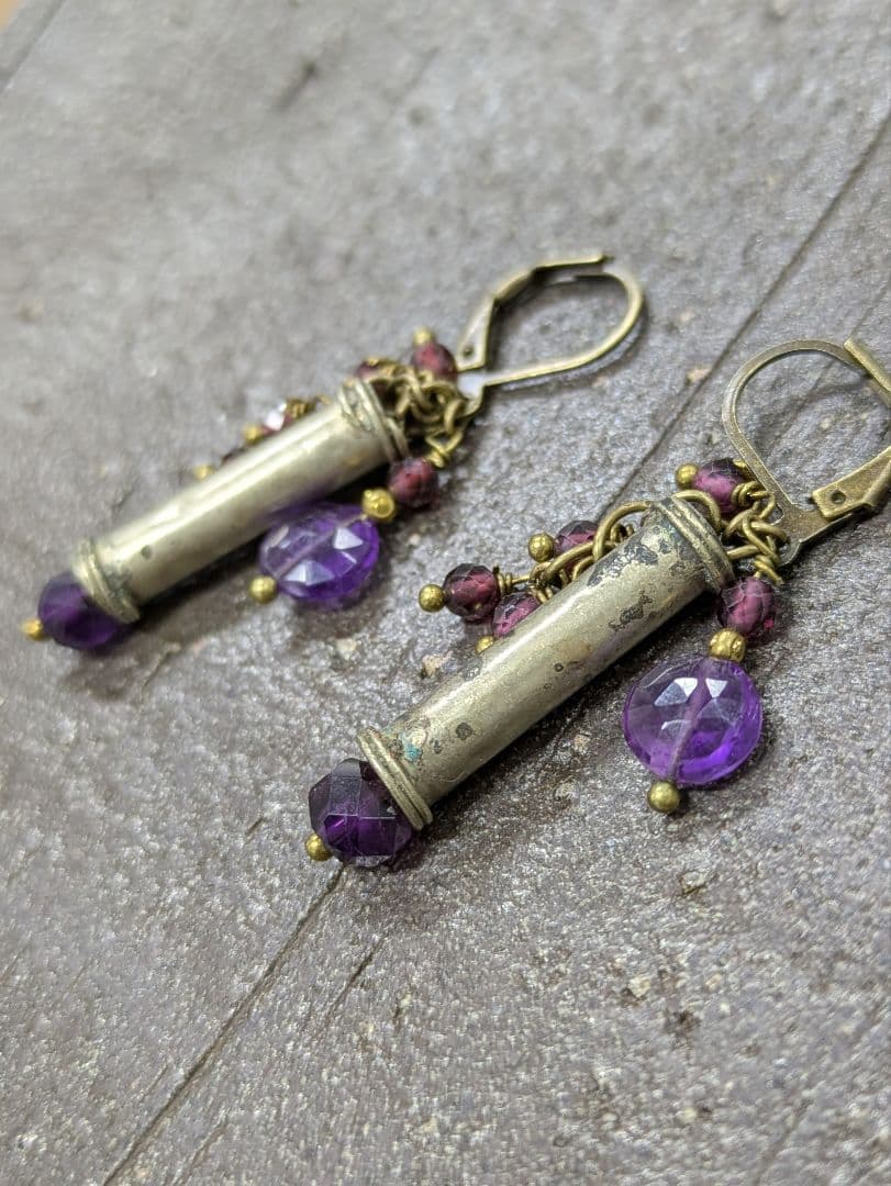 インドバンジャーラ族装飾品と 天然石のピアス。