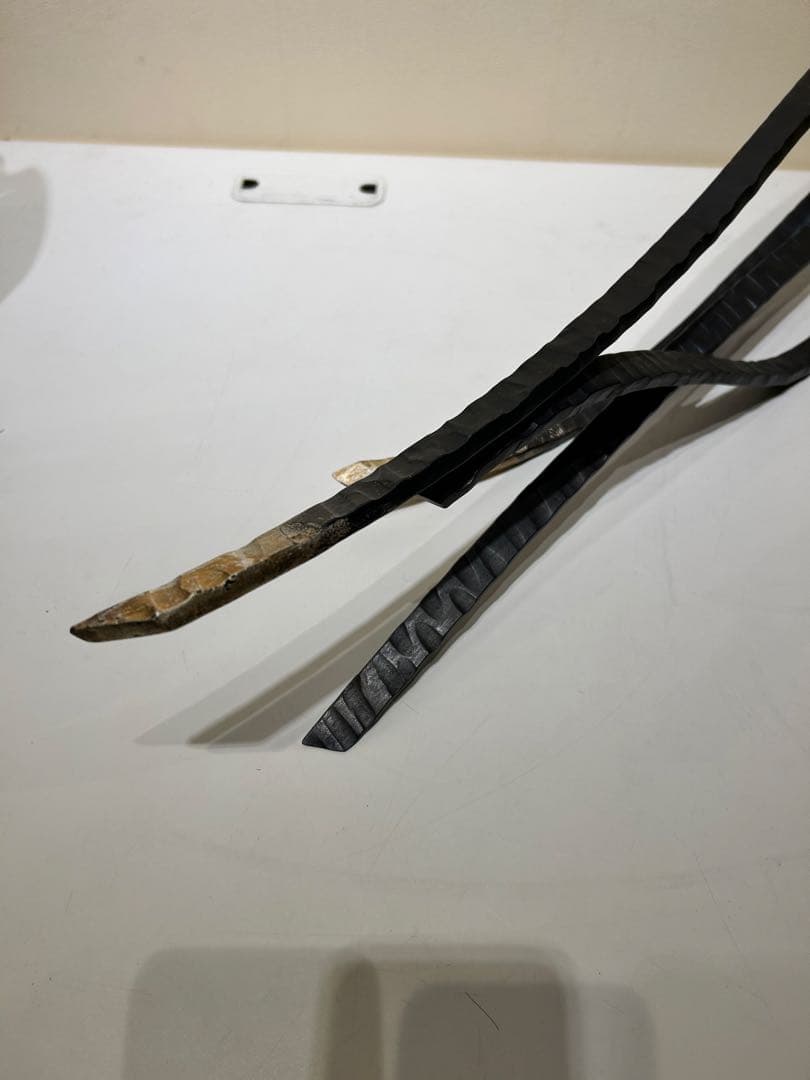 411　アイアンオブジェ　インテリア　置物　金属製　黒・金装飾　展示品