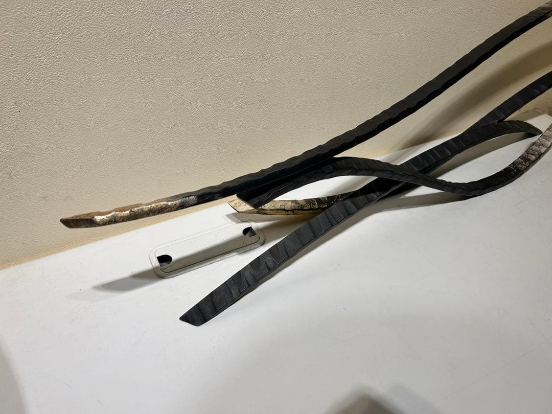 411　アイアンオブジェ　インテリア　置物　金属製　黒・金装飾　展示品