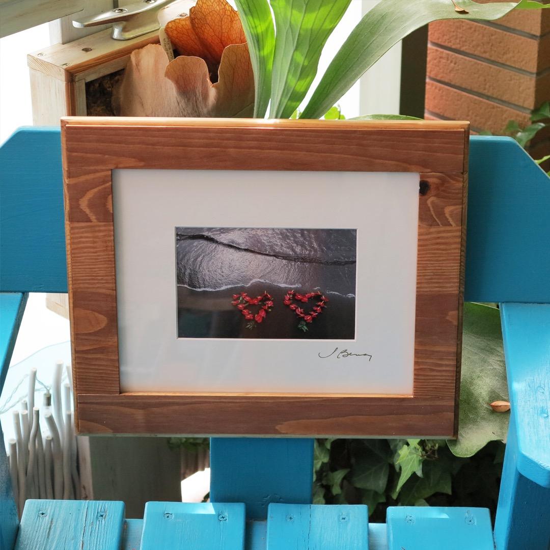 ハワイの空気感を伝えるフォト作品の額装（ウッドフレーム）