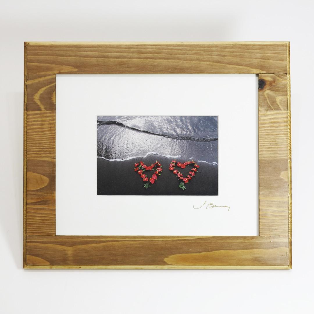 ハワイの空気感を伝えるフォト作品の額装（ウッドフレーム）
