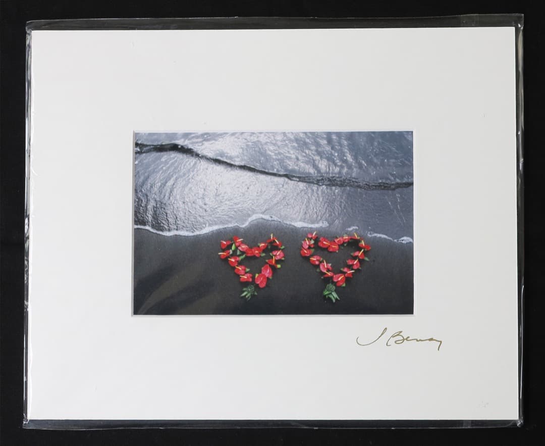 ハワイの空気感を伝えるフォト作品の額装（ウッドフレーム）