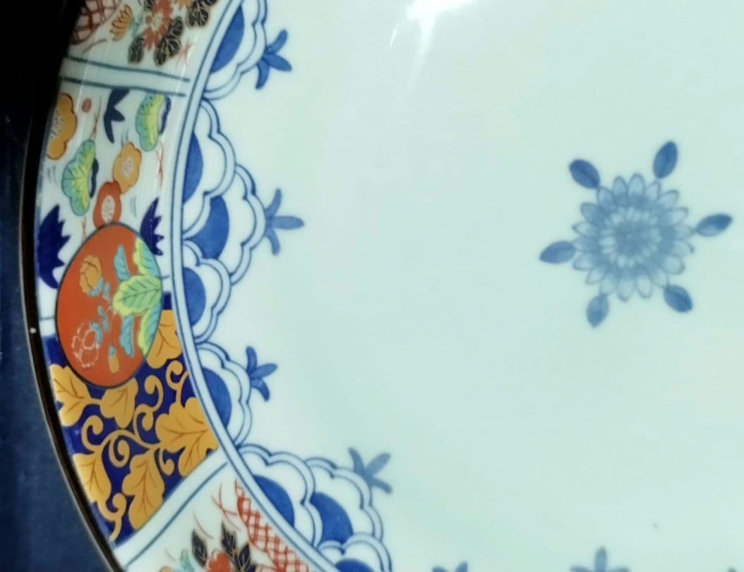 高級有田焼　古伊万里　祥峰作の大深皿です。