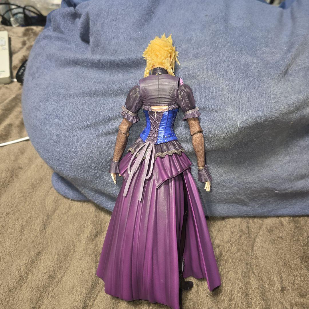 FF VII リメイク PLAY ARTS改 クラウド ドレス Verフィギュア