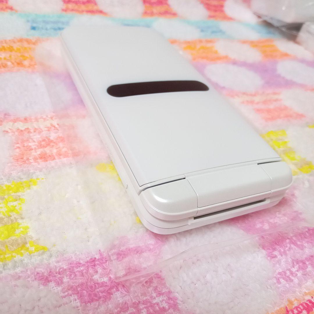 KYF42 GRATINA white 充電器セット 安心のメルカリ便 匿名配送