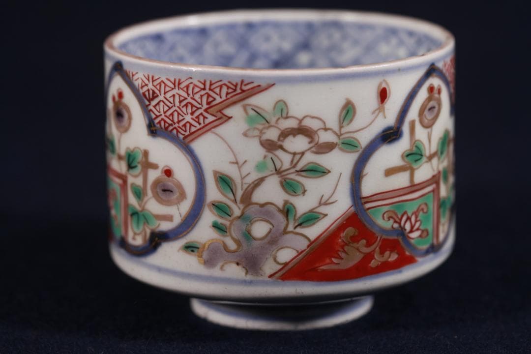 323　古伊万里色絵窓絵草花文様半筒猪口　江戸中期