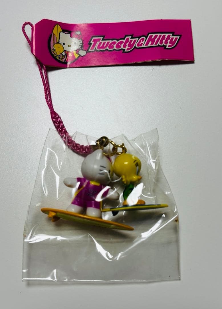 サンリオ　ハローキティ　根付　キティ& Tweety サーフィン