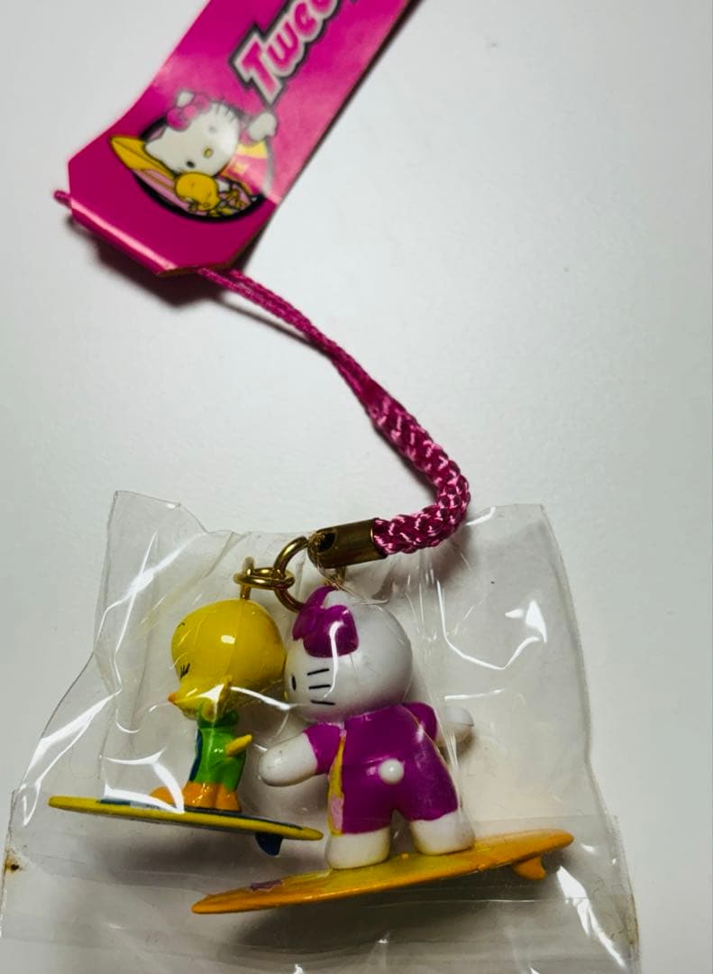 サンリオ　ハローキティ　根付　キティ& Tweety サーフィン