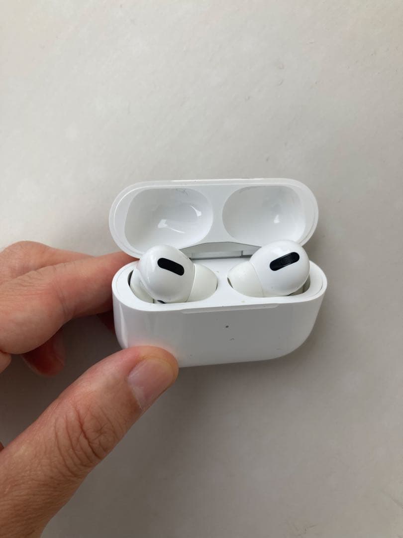 【訳あり注意】AirPods Pro ワイヤレス充電ケース付き　※片耳不良