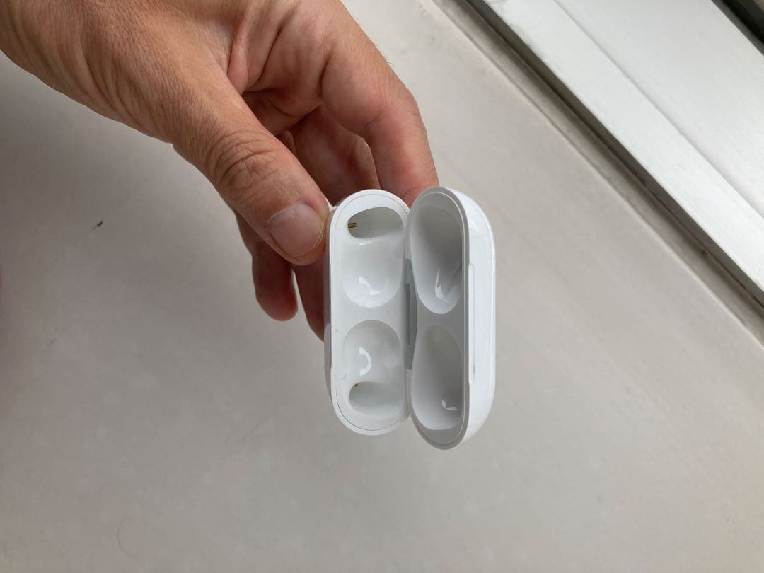 【訳あり注意】AirPods Pro ワイヤレス充電ケース付き　※片耳不良