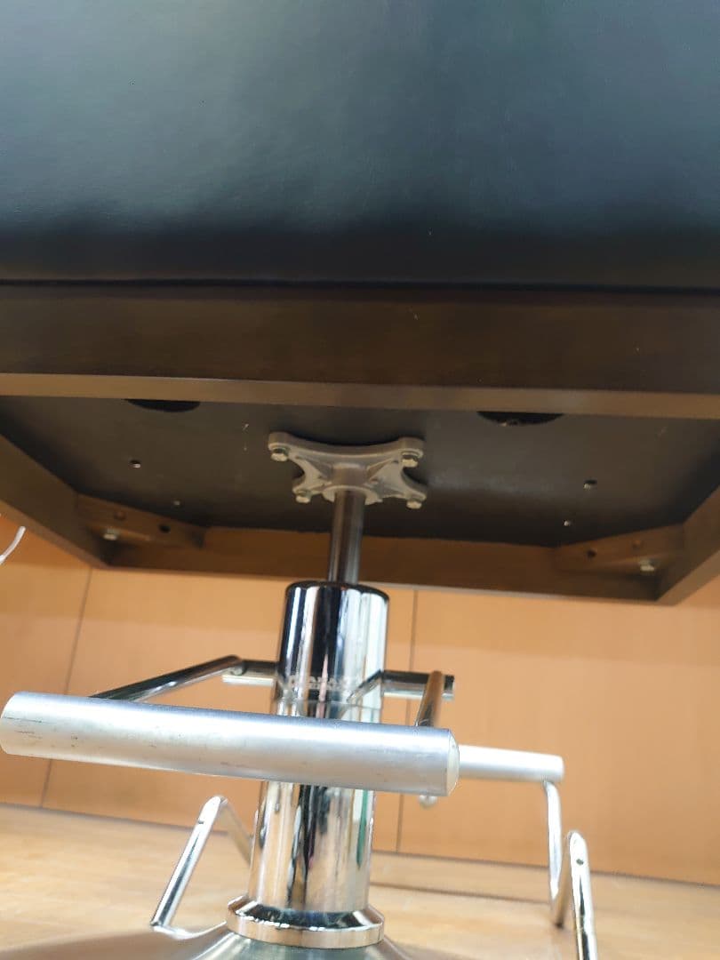 終了間近・TAkARA/サロン用セット椅子・黒。3月5日迄。