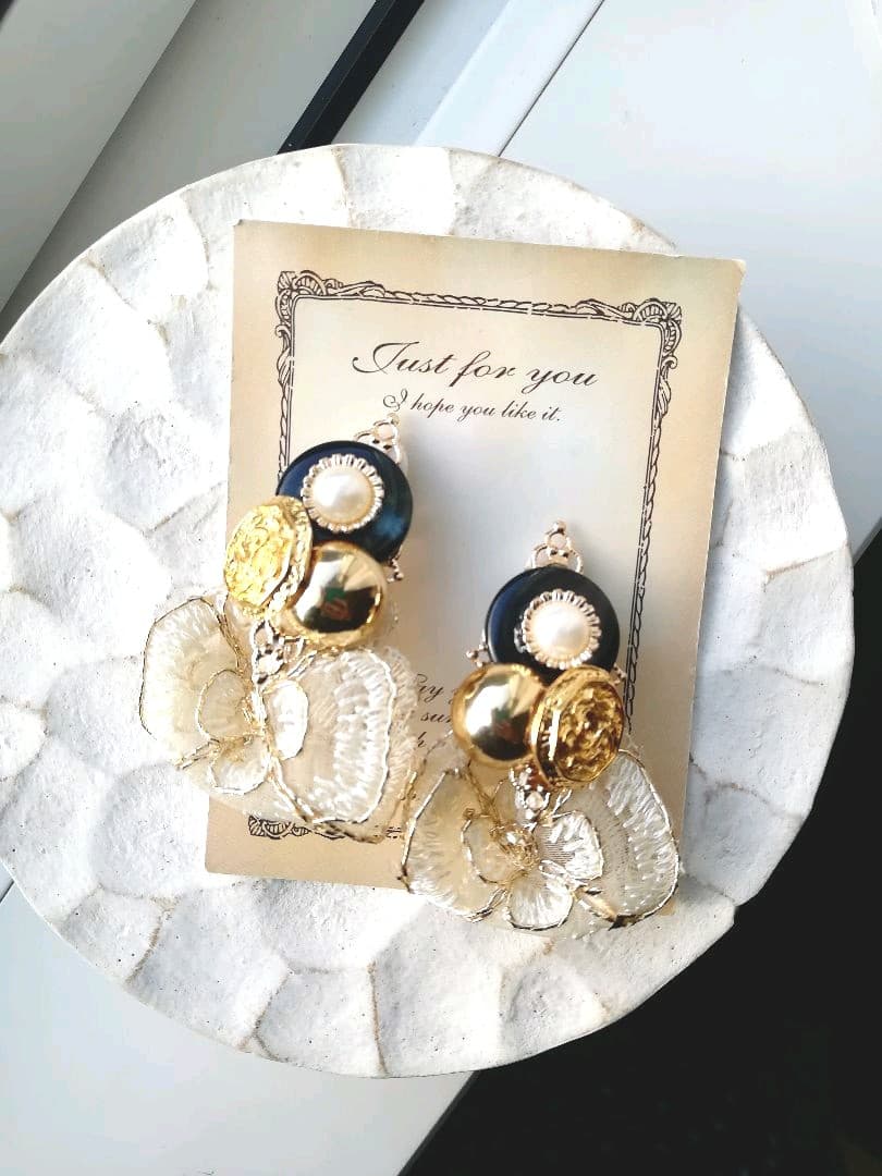 花　パール　ボタン　チロリアンテープ　イヤリング　リボン　ヴィンテージ　レース