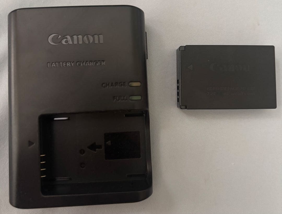 ミラーレス一眼　EOS Kiss M ダブルレンズキット