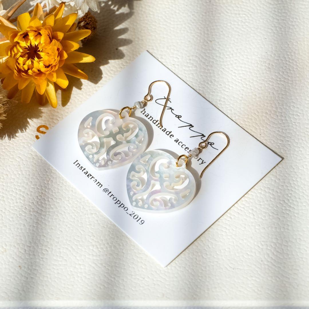 14kgfホワイトシェルハートカービングピアス/イヤリング