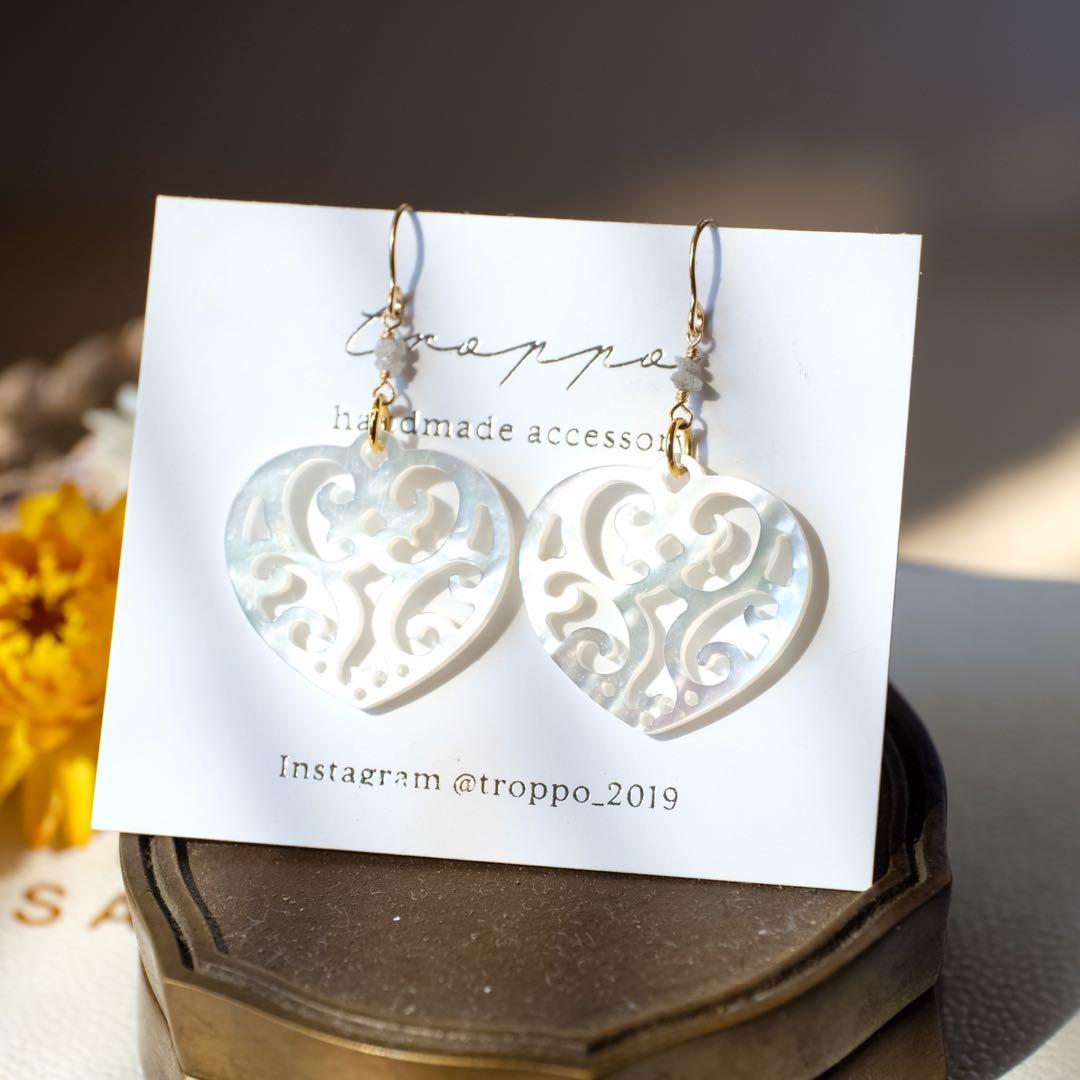 14kgfホワイトシェルハートカービングピアス/イヤリング