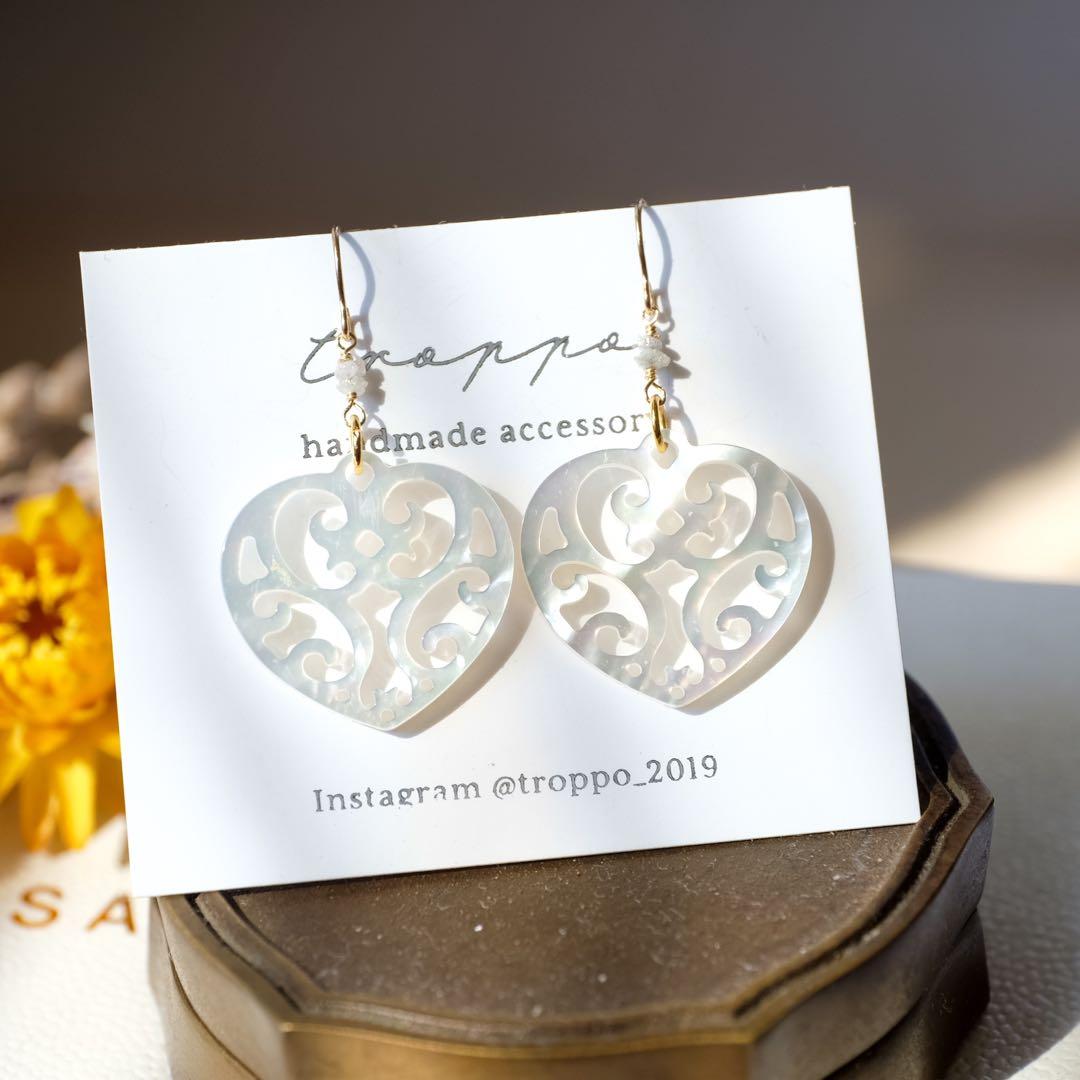 14kgfホワイトシェルハートカービングピアス/イヤリング