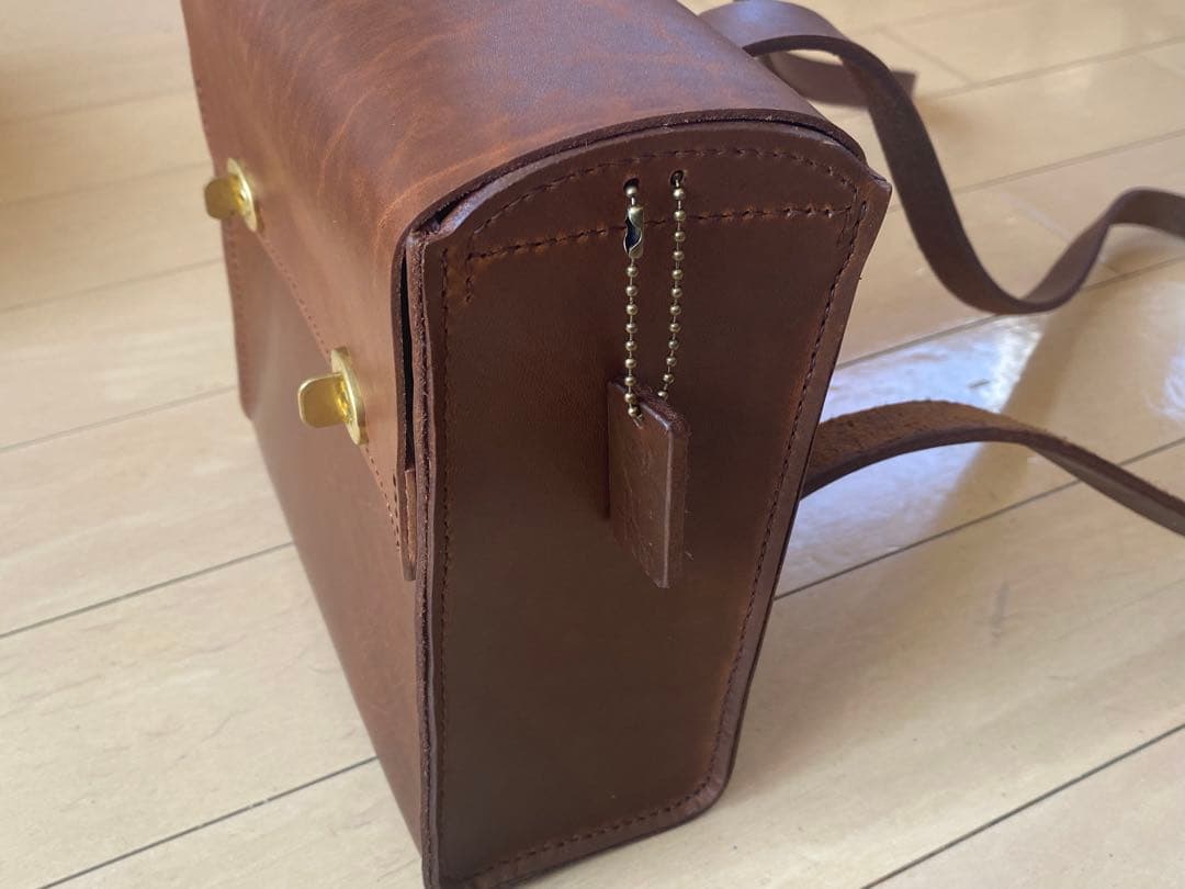サッチェルバッグ　プルアップ　ブラウンレザー 本革　真鍮ヒネリ錠