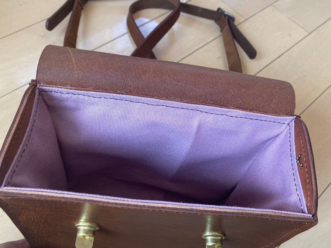 サッチェルバッグ　プルアップ　ブラウンレザー 本革　真鍮ヒネリ錠