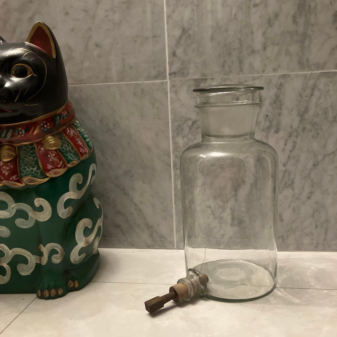 ビンテージ雰囲気抜群でインテリアが映える栓付き薬瓶,花瓶　高さ約40cm特大