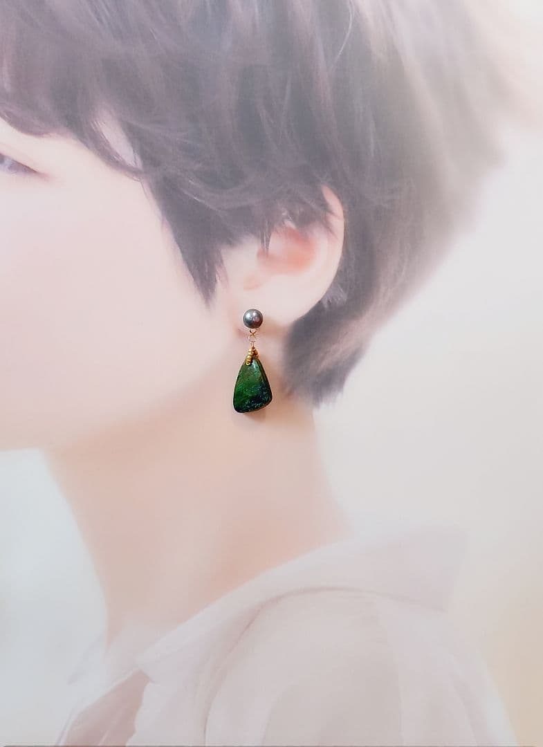 K10YG黒染め淡水パールのスタッドピアスとアズライトマラカイトのチャームセット