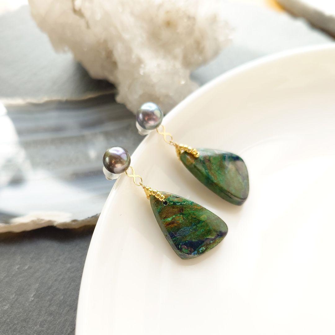 K10YG黒染め淡水パールのスタッドピアスとアズライトマラカイトのチャームセット