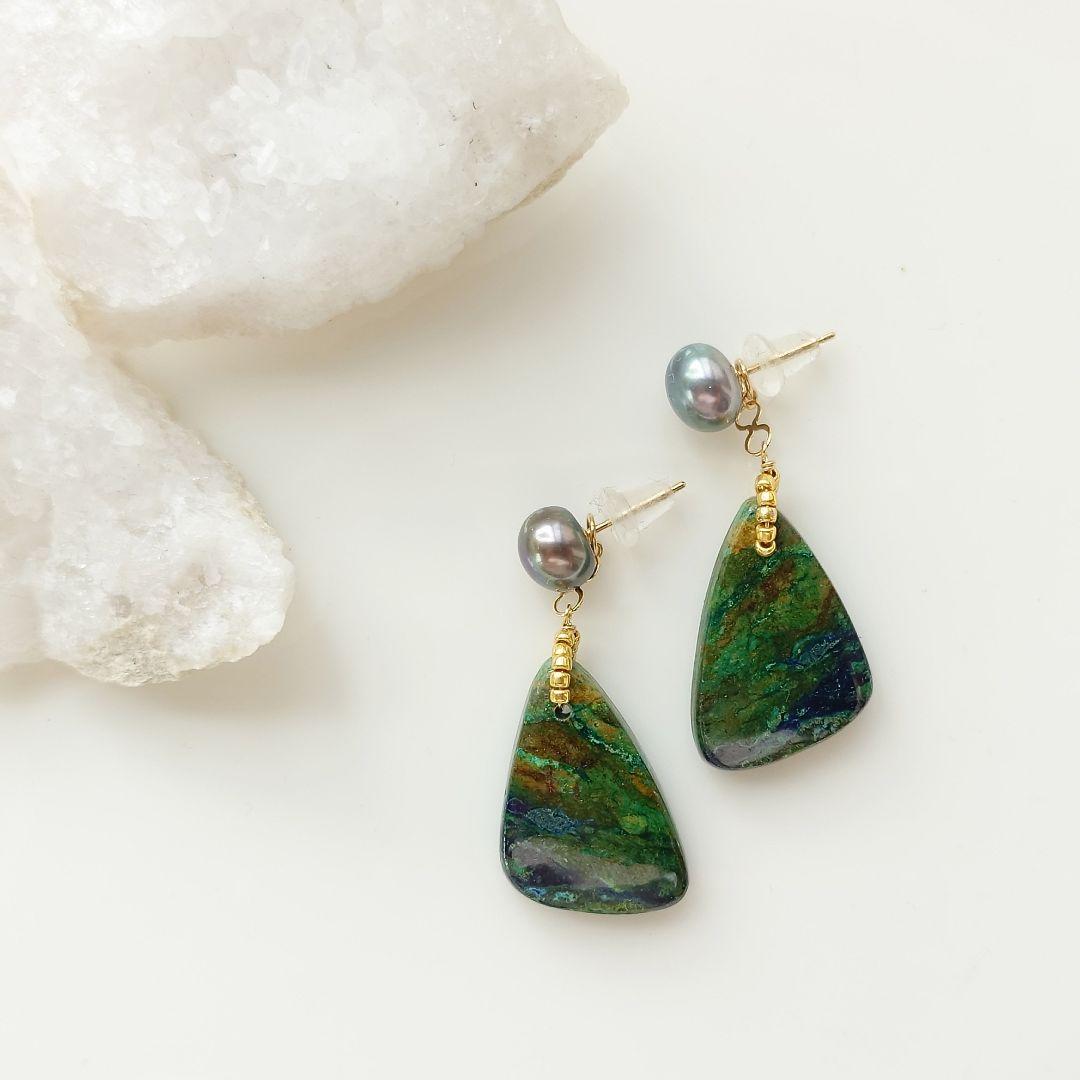 K10YG黒染め淡水パールのスタッドピアスとアズライトマラカイトのチャームセット