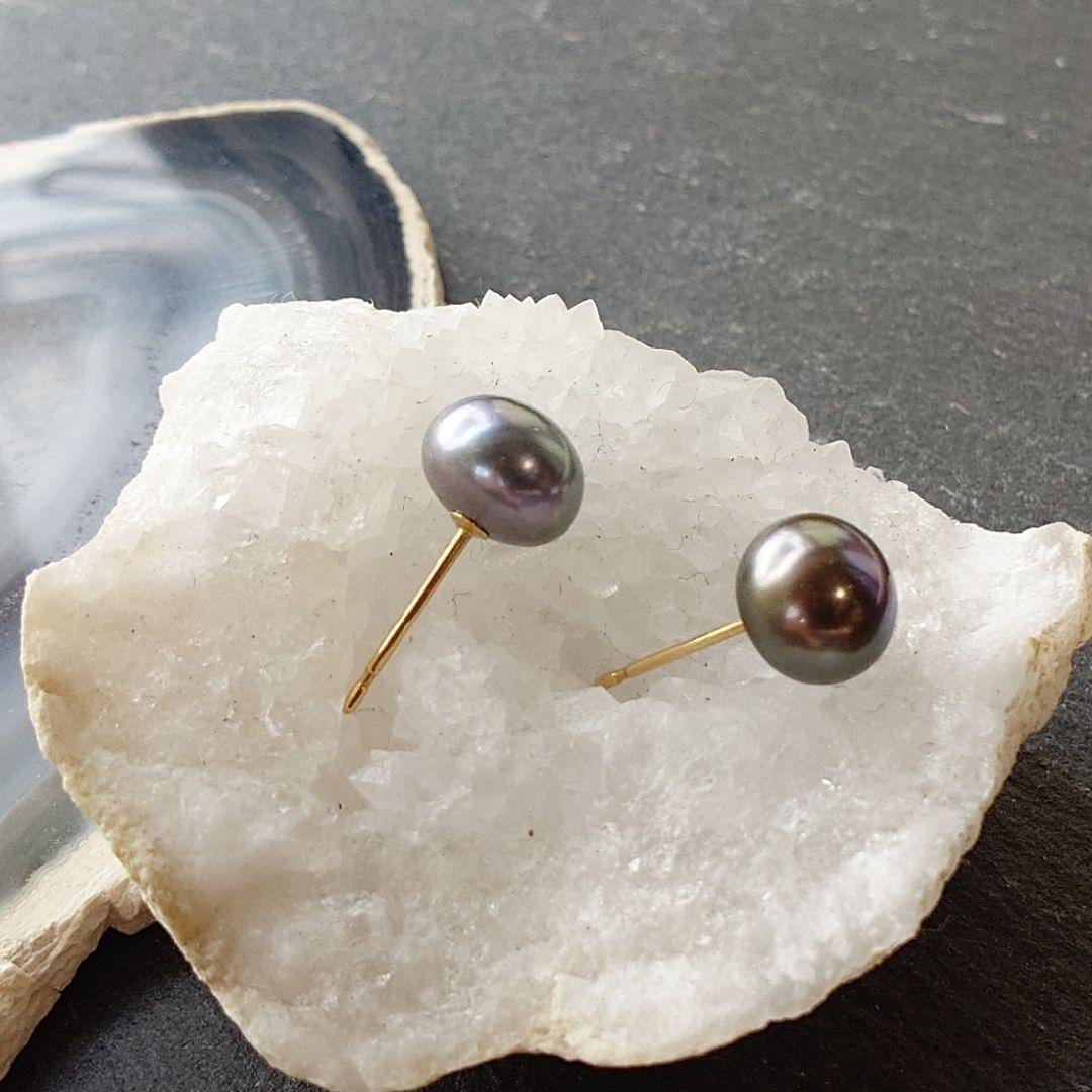 K10YG黒染め淡水パールのスタッドピアスとアズライトマラカイトのチャームセット