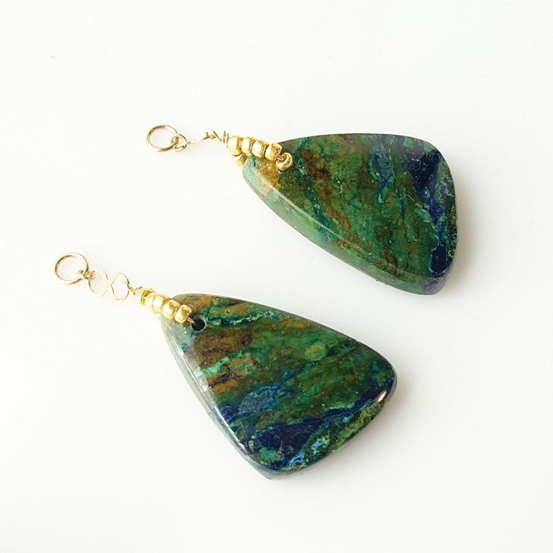 K10YG黒染め淡水パールのスタッドピアスとアズライトマラカイトのチャームセット