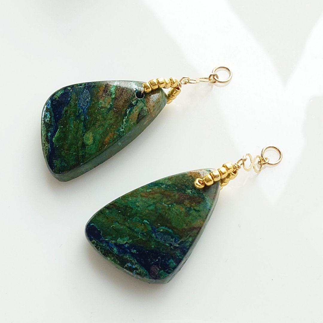 K10YG黒染め淡水パールのスタッドピアスとアズライトマラカイトのチャームセット