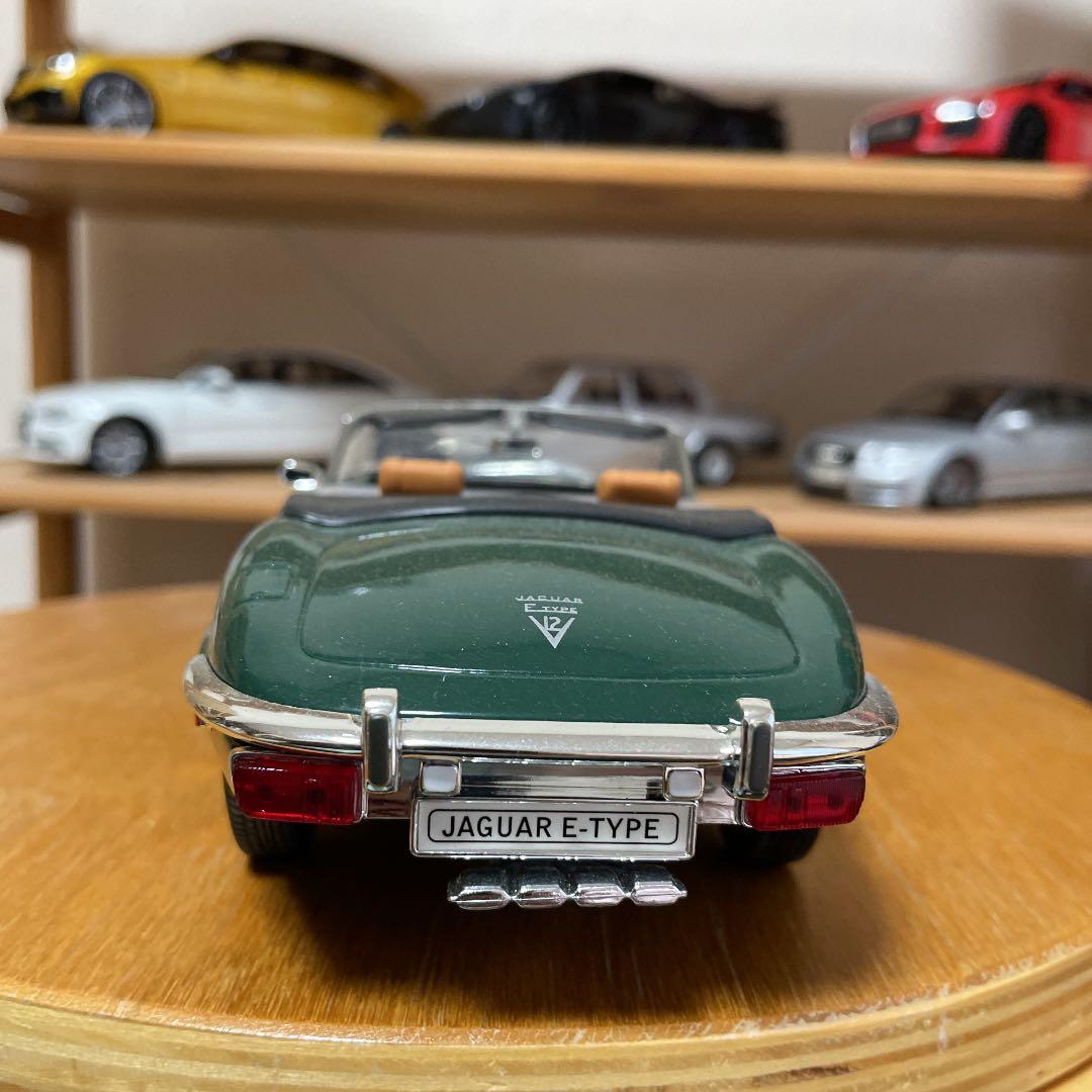 ミニカー 1/18 JAGUAR E-Type