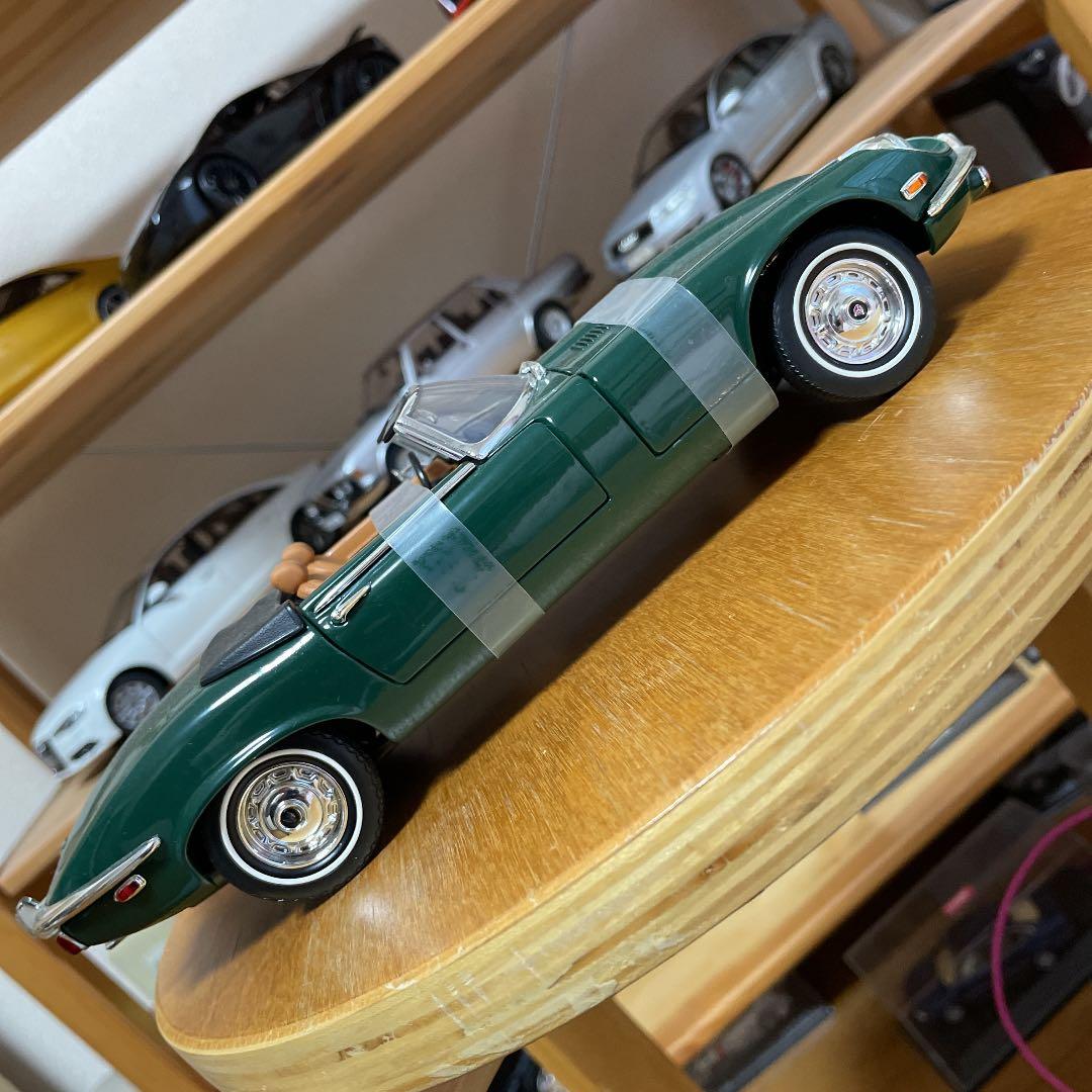 ミニカー 1/18 JAGUAR E-Type