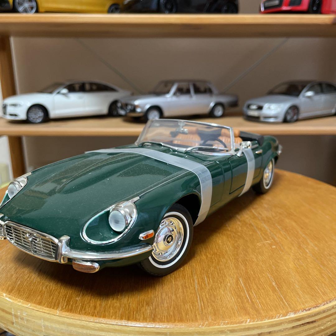 ミニカー 1/18 JAGUAR E-Type