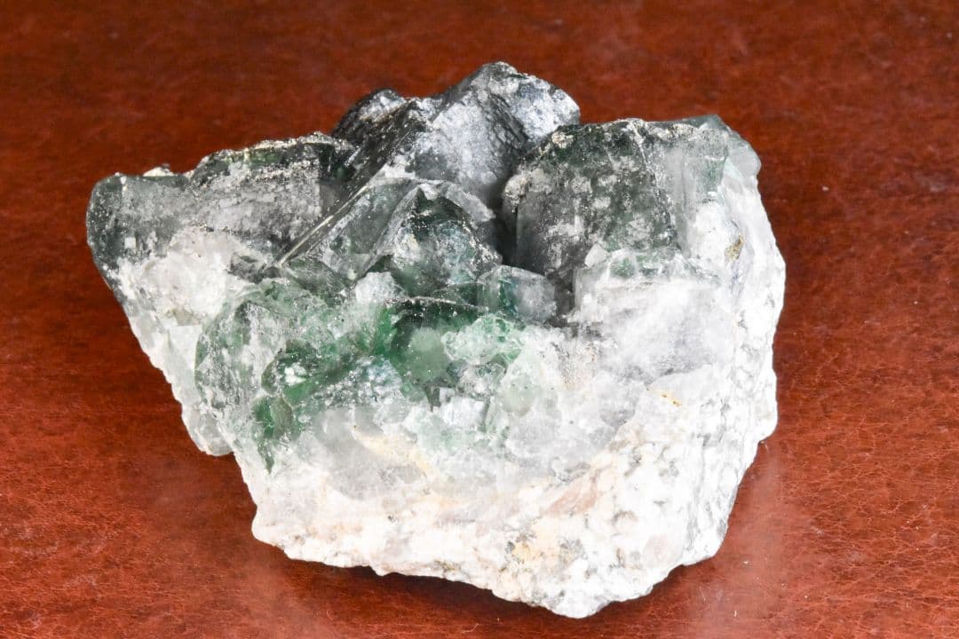 ナイジェリアAkwana産 パイライト付き強蛍光フローライトクラスター