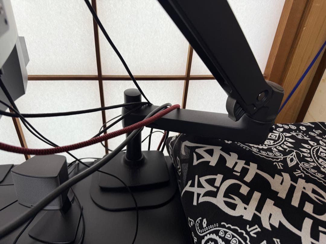 DELL U2720QM 4kモニター 27インチ モニターアーム付き