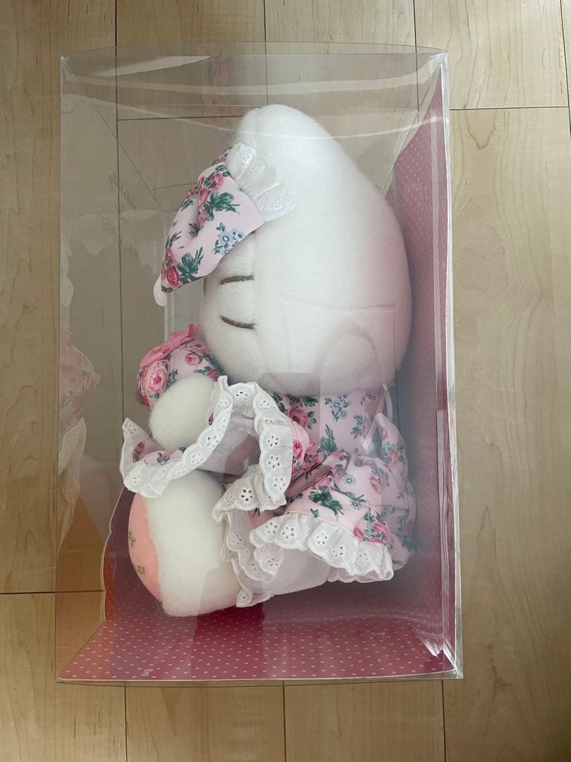 ハローキティ×ローラ・アシュレイ ぬいぐるみ