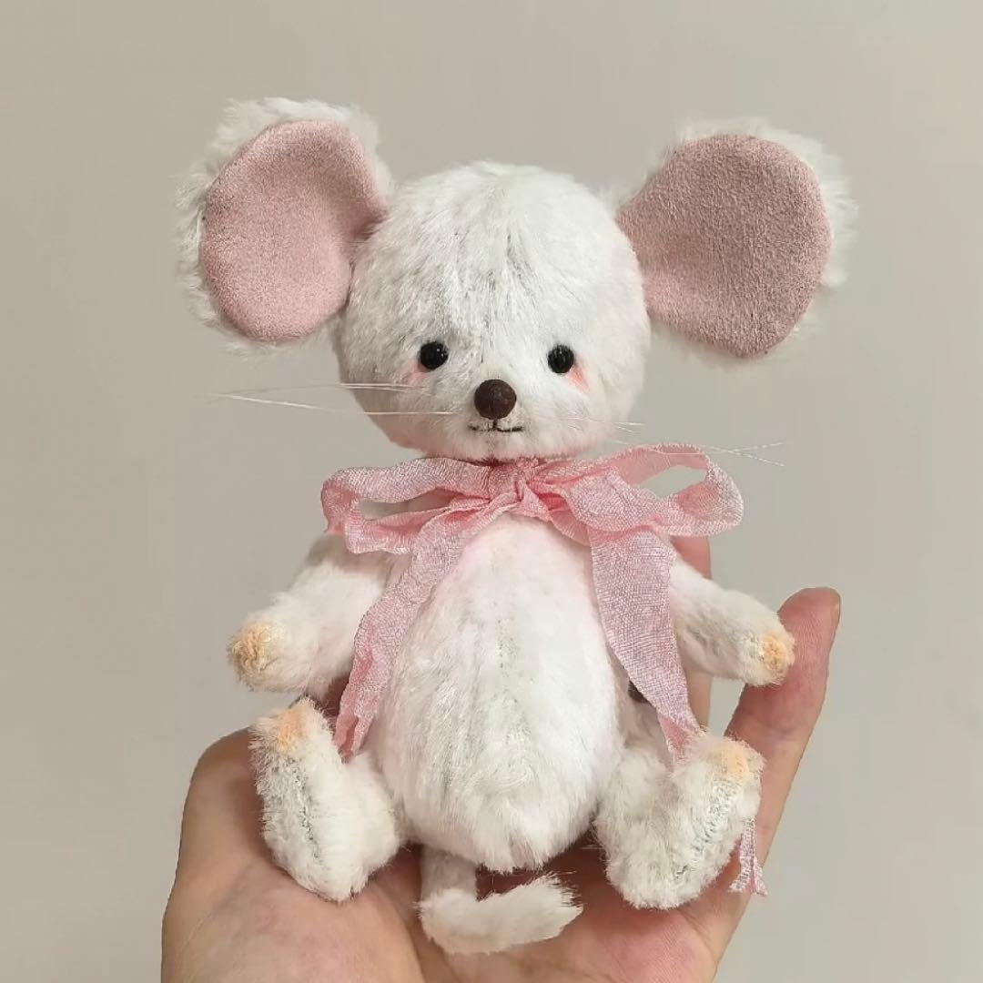 ピンクお耳のネズミちゃん 海外作家様 ハンドメイド テディベア ぬいぐるみ