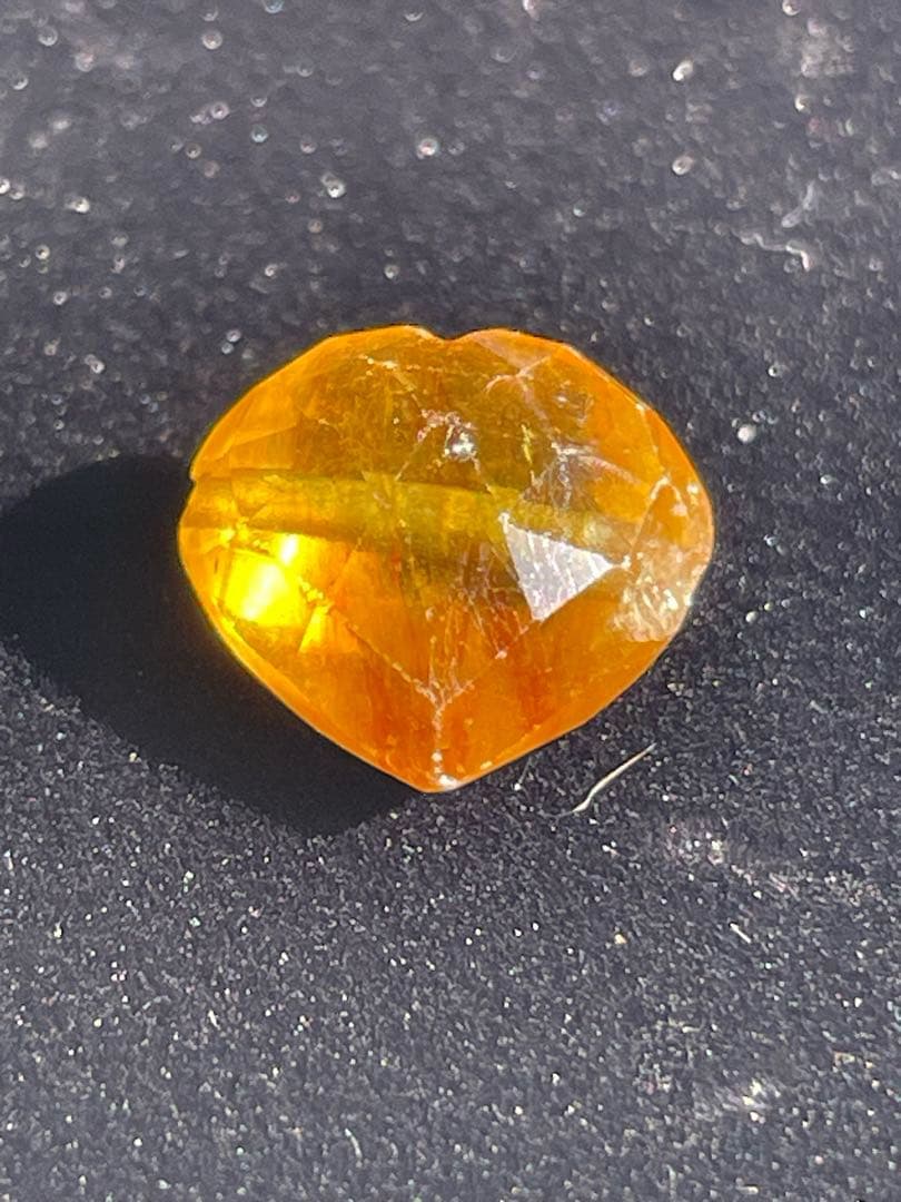 天然石　ハート型イエローサファイア　12㎜　ルース