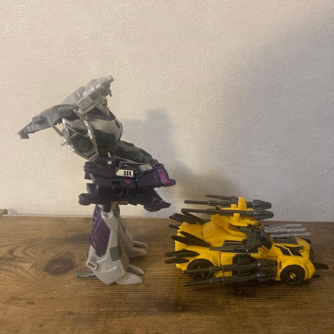 トランスフォーマー　AM05メガトロン　ハンターバンブルビー　フィギュア