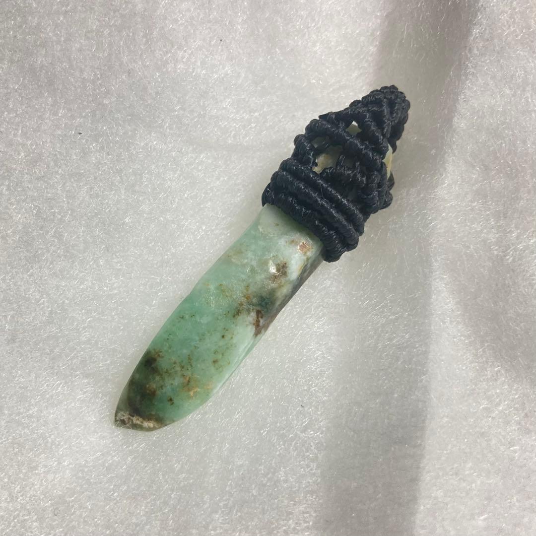 【即購入❌•ハンドメイド】金山谷産　糸魚川翡翠　マクラメ編みネックレストップ