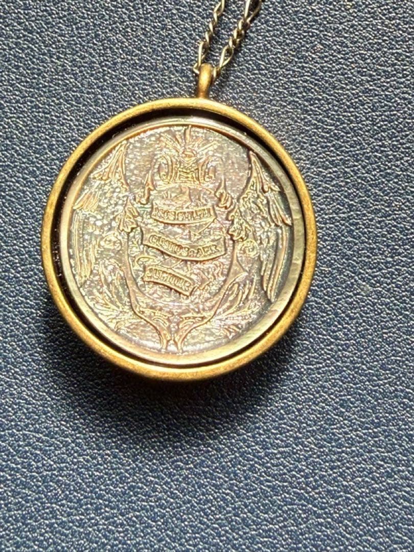 【希少・完売品】生みたて卵屋 4大精霊の護符：シルフ 天然貝彫刻ペンダント